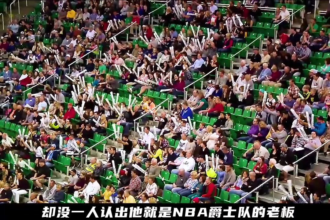  百亿老板卧底实习！NBA爵士老板卧底表演扣篮 结尾散发财力感动到哭！